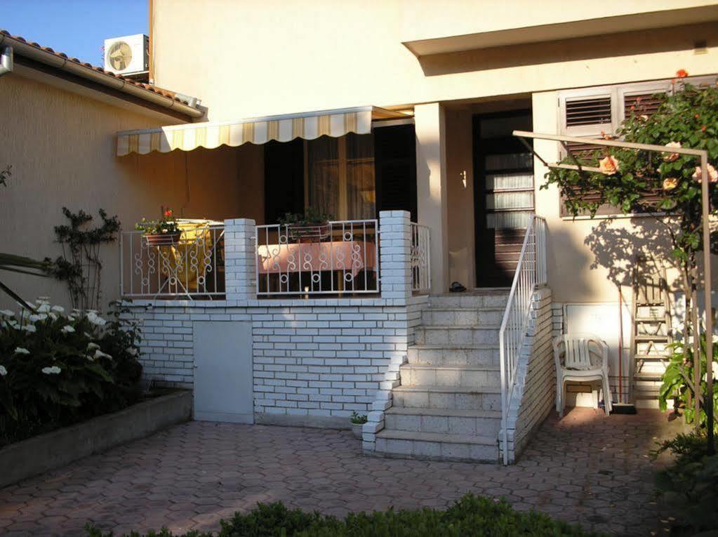 Guest House Aurora Rovinj Extérieur photo